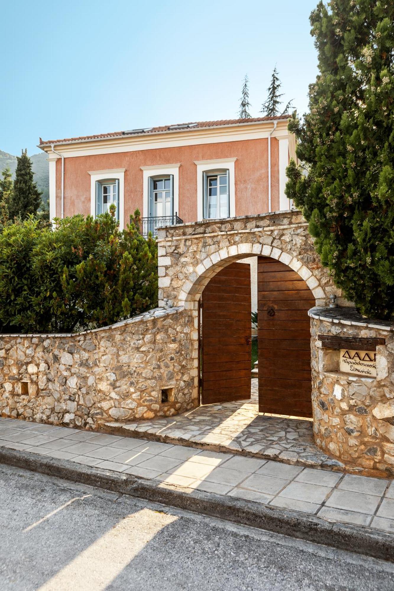 Dadi Parnassos Boutique Hotel Amfikleia Extérieur photo